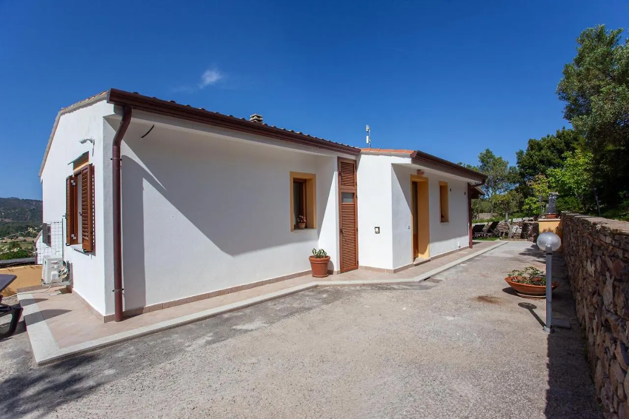Maison d'hôtes La Casa In Collina - Affittacamere Con Vista Mare Lu Lioni Italie